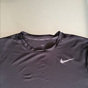 EUC Nike Men's L Black Dri-Fit Short Sleeve T-Shirt